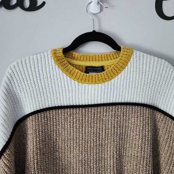 Urban Outfitters Slouchy Cropped Oversized Sweater Size Medium - Picture 3 of 11